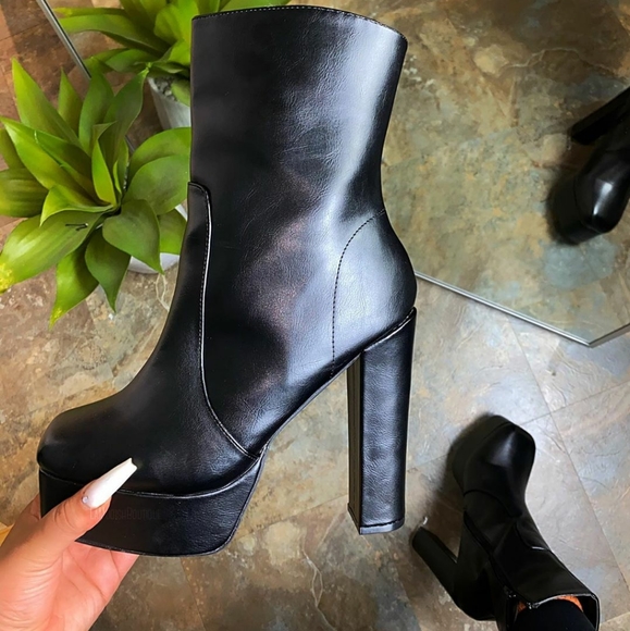 𝙇𝙖𝙨𝙩 𝙎𝙞𝙯 8.5 🖤South London Platform Boot - Picture 8 of 11
